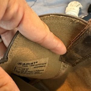 Ariat boys size 5 boots good condition